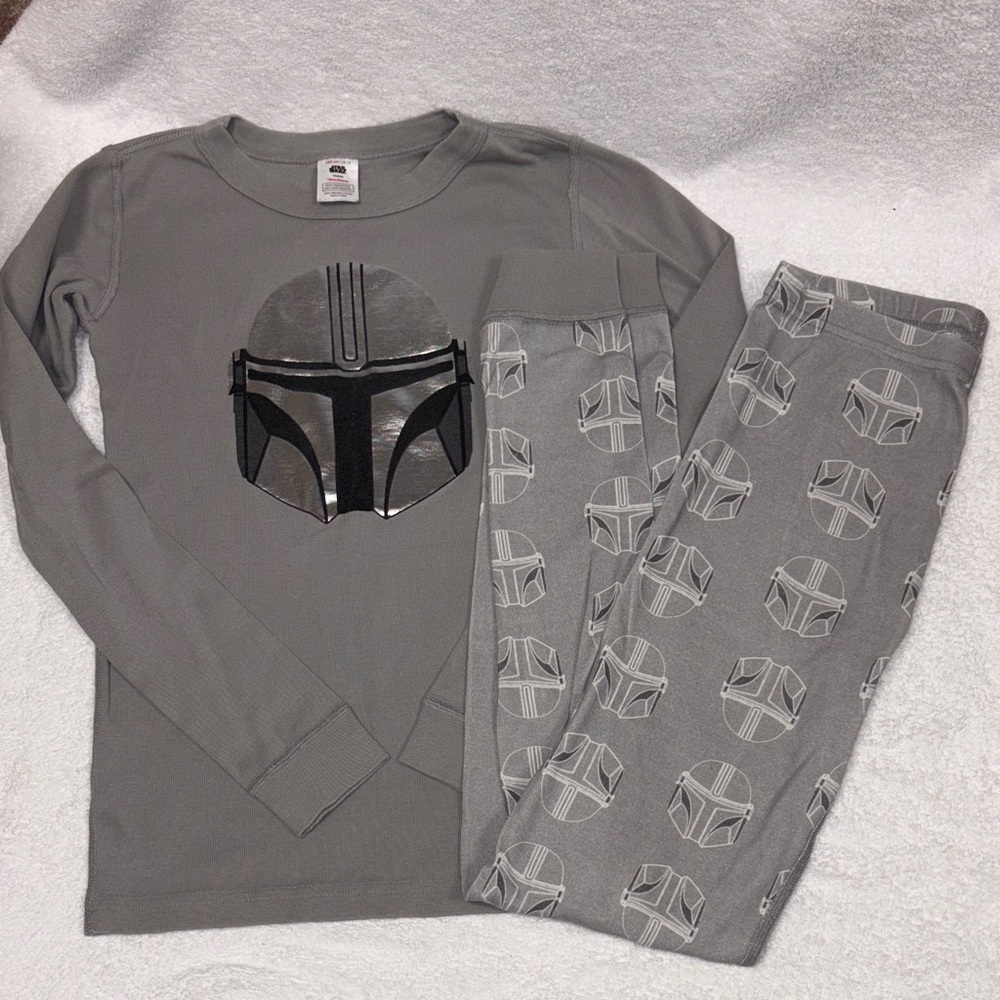 Hanna Andersson Gray Mandalorian Helmet Kids Pajama Set